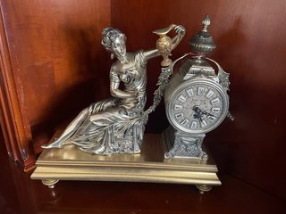Reloj de mesa antiguo decoración