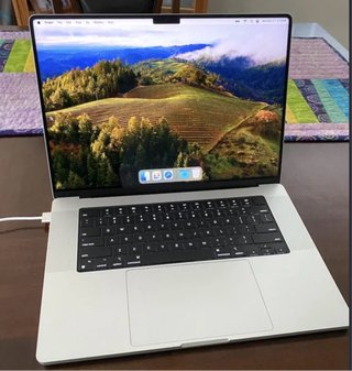 MacBook Pro M3 14.2 8GB RAM 512GB SSD Plata
