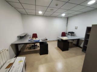 Mobiliario de oficina, 2 mesas, 2 armarios 2 silla