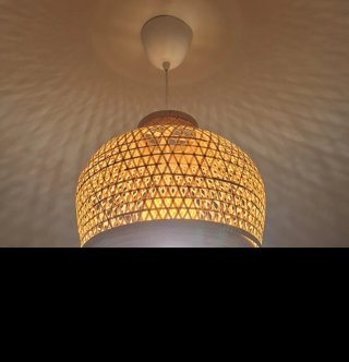 Lampadario in bambù e legno