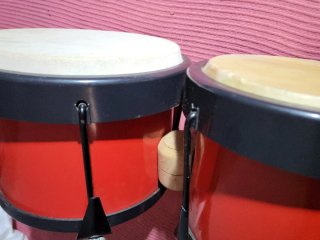 Tumbas y/o  Tambores para  percusión.
