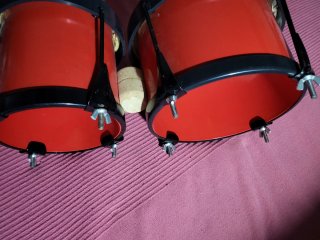 Tumbas y/o  Tambores para  percusión.
