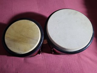 Tumbas y/o  Tambores para  percusión.