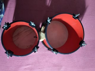 Tumbas y/o  Tambores para  percusión.
