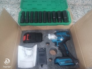 Pistola de impacto con juego de llaves de vaso