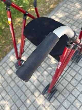 Andador ancianos con asiento y almacenaje
