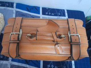 Maleta Vintage Marrón Sin Cremallera
