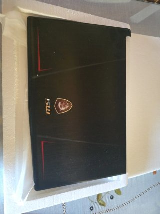 Tapa portátil MSI dañada