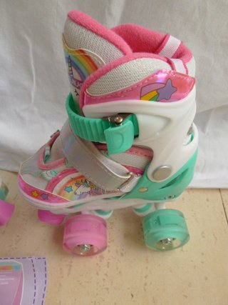 Patines infantiles con luces y unicornios