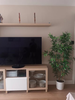 Mueble comedor madera clara y blanco casi nuevo