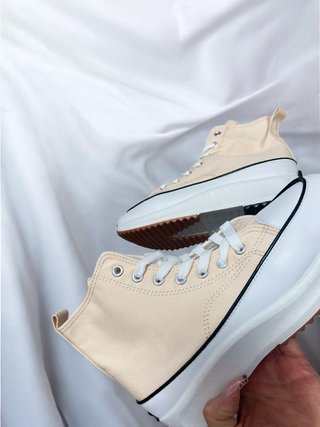 Zapatillas altas beige y blancas