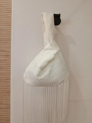 Bolso nudo japonés color marfil con flecos