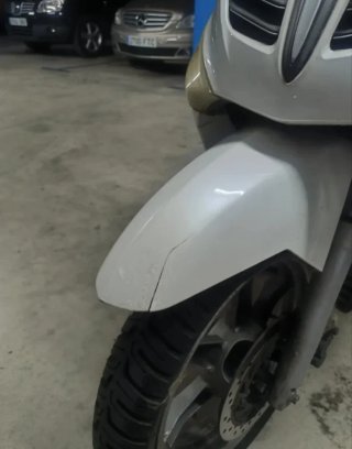 Moto Scooter 125cc Blanca y Negra