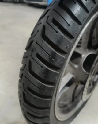 Moto Scooter 125cc Blanca y Negra