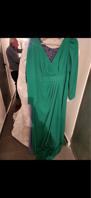 Vestido largo verde invitada