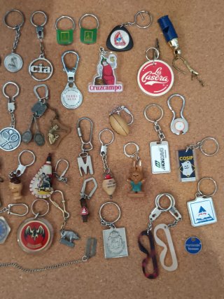 Lote 80 llaveros antiguos