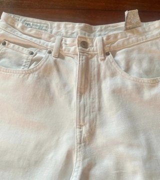 Pantalón vaquero blanco de Zara