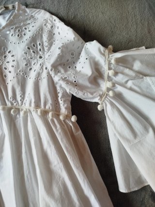 Vestido Zara blanco bordado