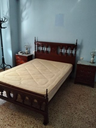 Cama matrimonio y 2 mesitas noche