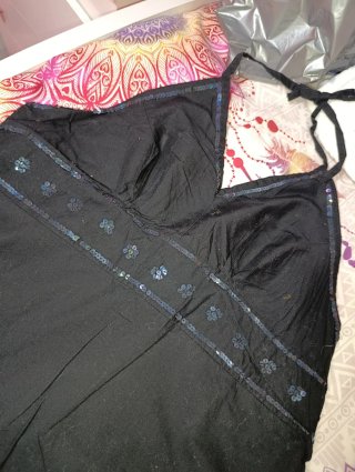 Vestido de verano negro con escote halter