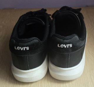 Zapatillas Levi's Negras y Blancas