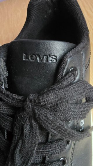Zapatillas Levi's Negras y Blancas