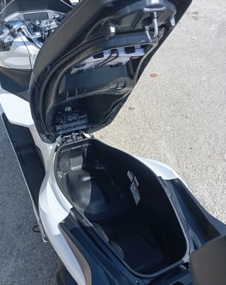 Honda PCX 125 Blanca Dos años garantía oficial.