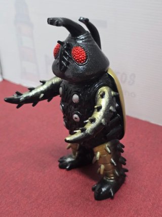 Lote 2 Figuras Bandai Ultraman Monster Series