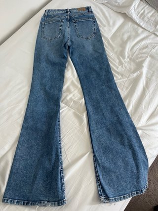 Pantalón campana tiro alto vaquero