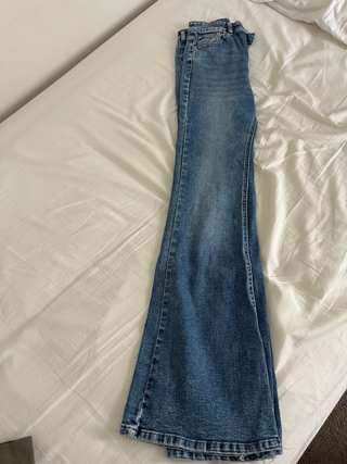 Pantalón campana tiro alto vaquero