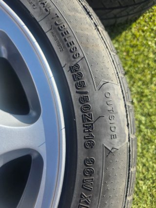 Llantas Mercedes-Benz (4 unidades)