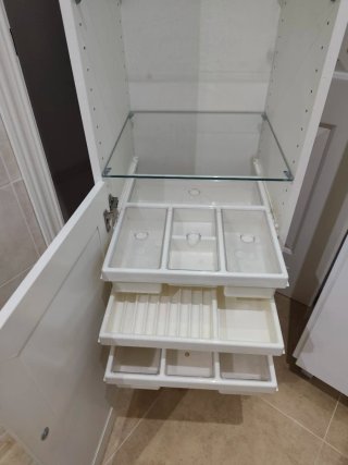 Columna de baño cristal y madera