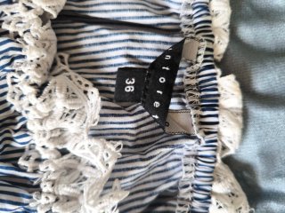 Blusa de rayas con encaje