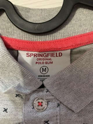 Polo gris con estampado