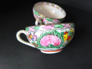 2 Chávenas de Chá Figuras Orientais PorcelanaMacau