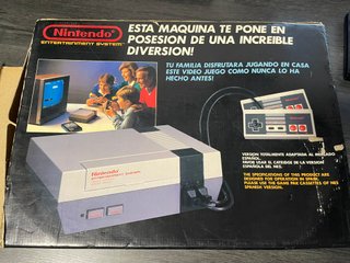Nintendo NES Consola con Caja. Vendida no a 10