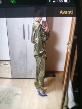 Tuta donna verde con ricami oro