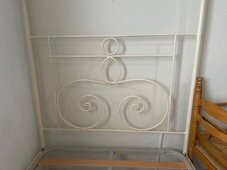Cama de hierro blanca