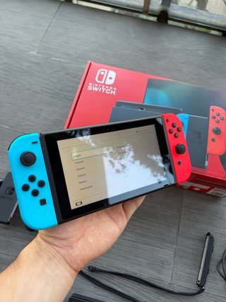 Nintendo Switch V2 Console + Accessori