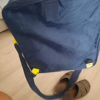 Borsa tracolla blu e gialla