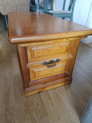 Baúl madera estilo provenzal y perchero