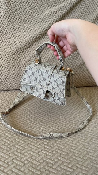 Bolso de mano y hombro con logo