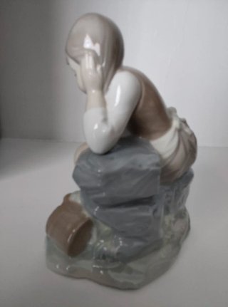 Figura Nao de Lladró Niña con Cántaro