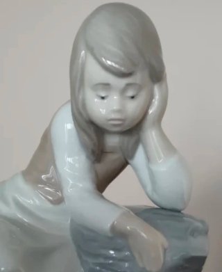 Figura Nao de Lladró Niña con Cántaro
