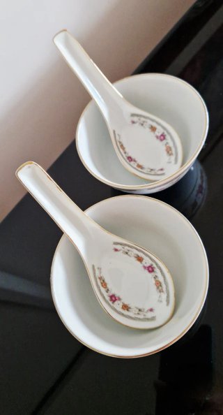 Set 2 ciotole e cucchiai Guoguang porcellana