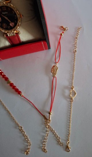 Conjunto reloj y pulseras sin estrenar