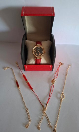 Conjunto reloj y pulseras sin estrenar