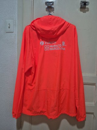 Chubasquero Asics Naranja Maratón Barcelona