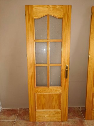 Puerta de madera con cristal de 70