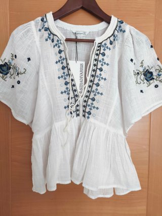 Stradivarius blusa bordados S nueva